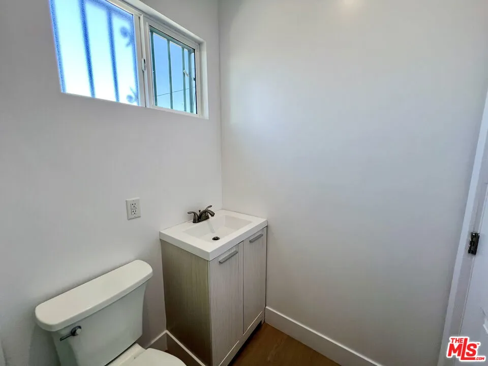 446 W 88th Street #1/2 Los Angeles, CA 90003
