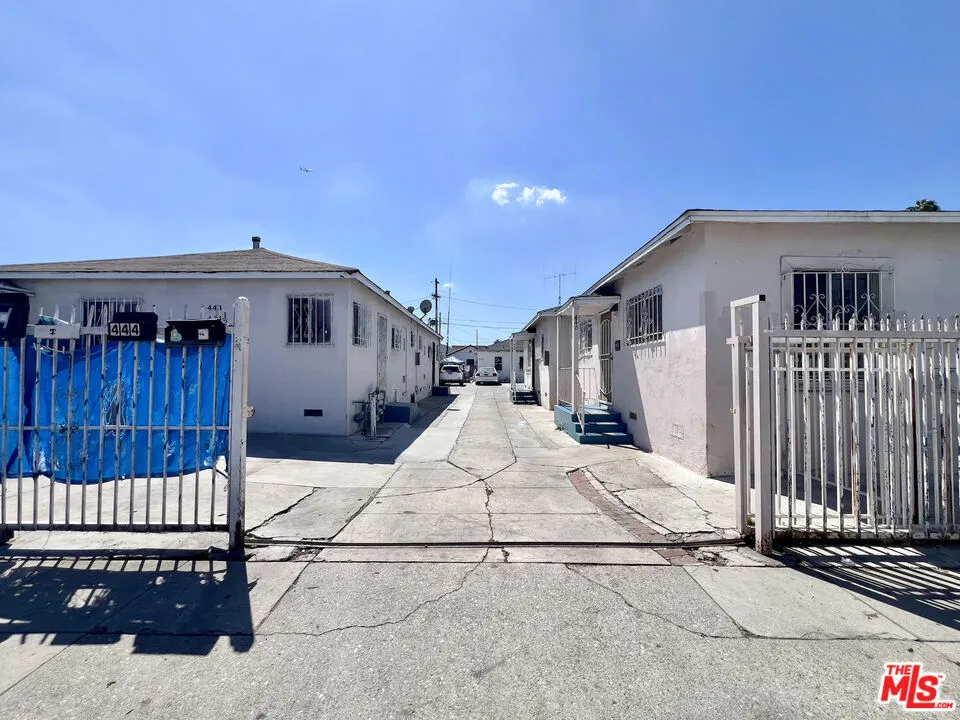 446 W 88th Street #1/2 Los Angeles, CA 90003