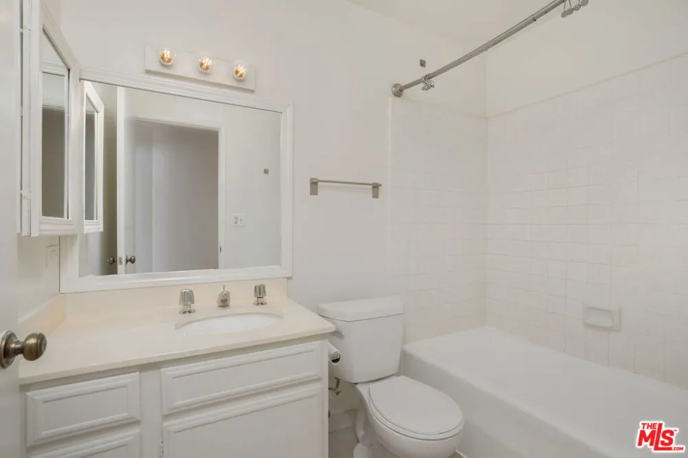 953 4th Street #300 Santa Monica, CA 90403
