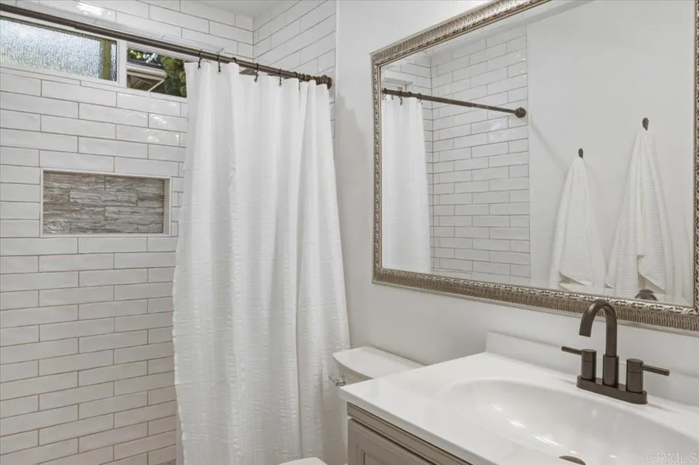 3658 AQUA Oceanside, CA 92056