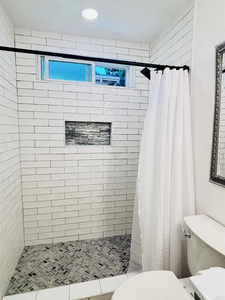 3658 AQUA Oceanside, CA 92056