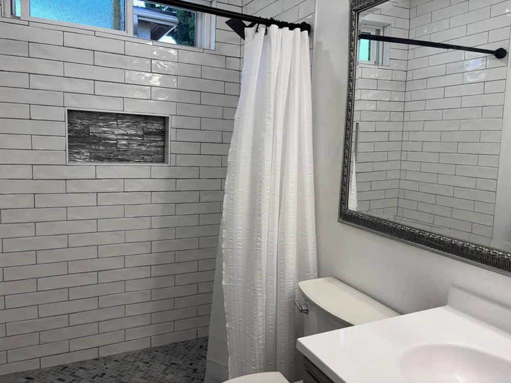 3658 AQUA Oceanside, CA 92056