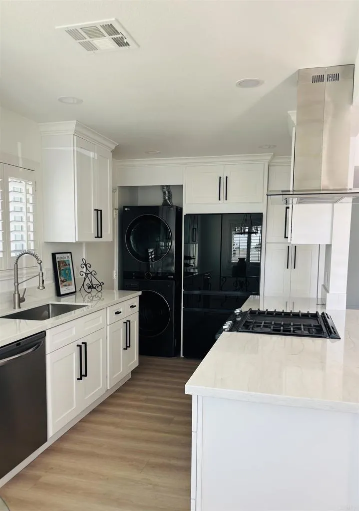 3658 AQUA Oceanside, CA 92056