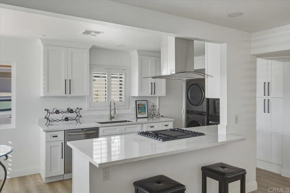 3658 AQUA Oceanside, CA 92056