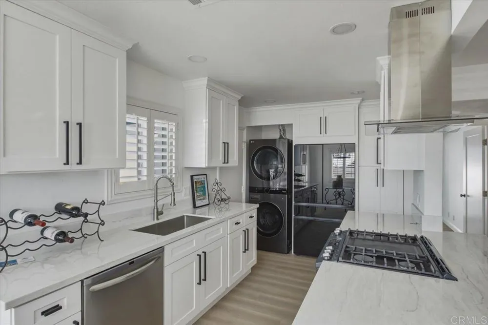 3658 AQUA Oceanside, CA 92056