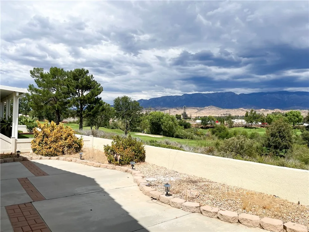 512 Brooklawn Banning, CA 92220