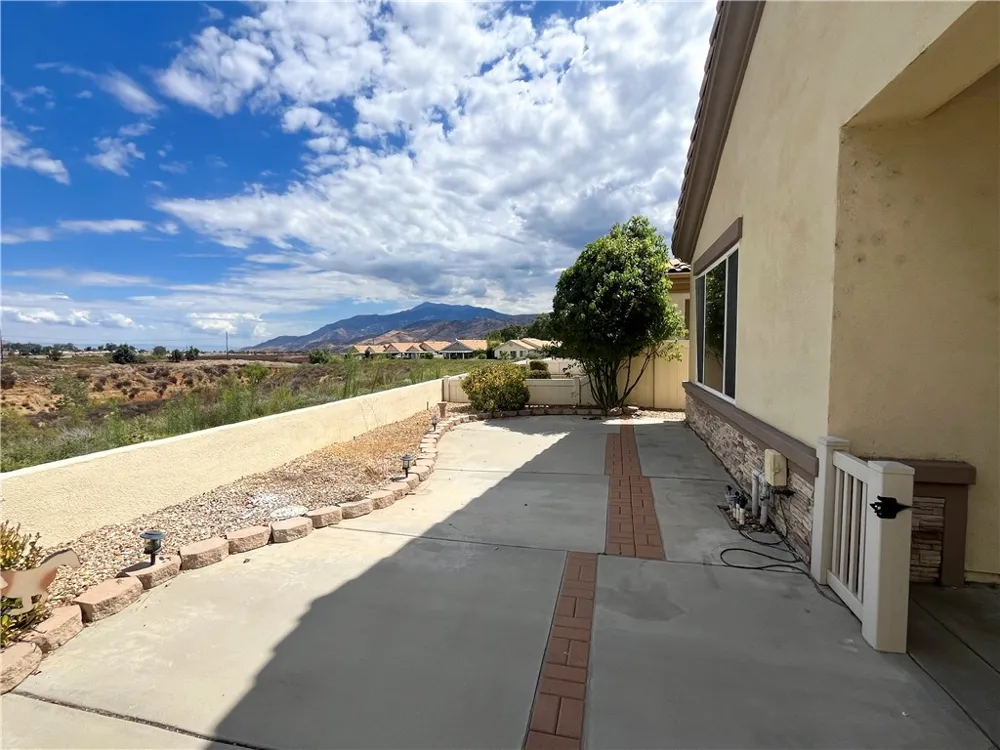 512 Brooklawn Banning, CA 92220