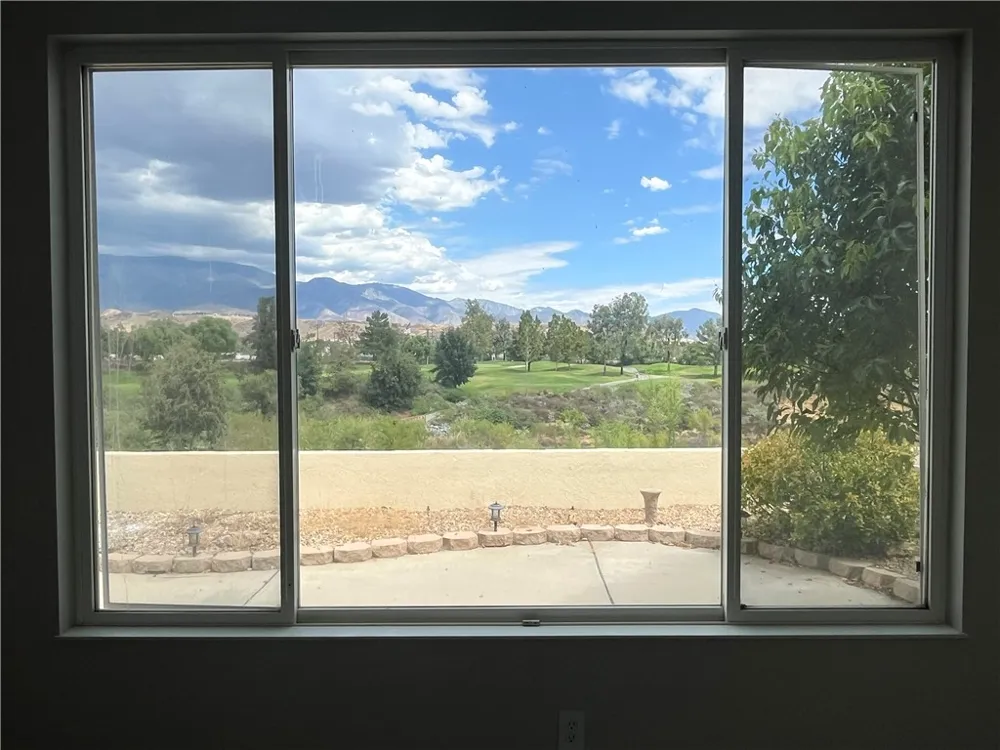 512 Brooklawn Banning, CA 92220