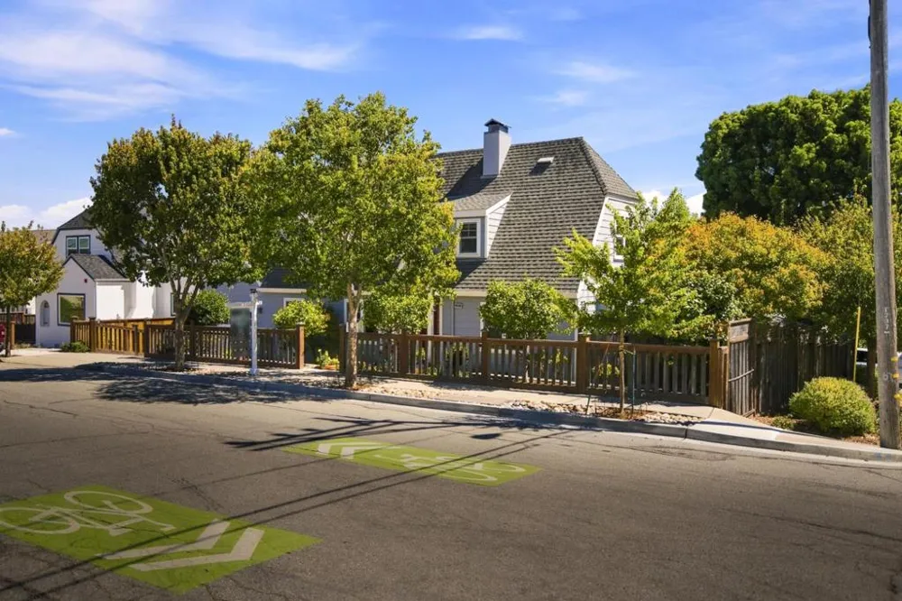 1035 Chadbourne Avenue Millbrae, CA 94030