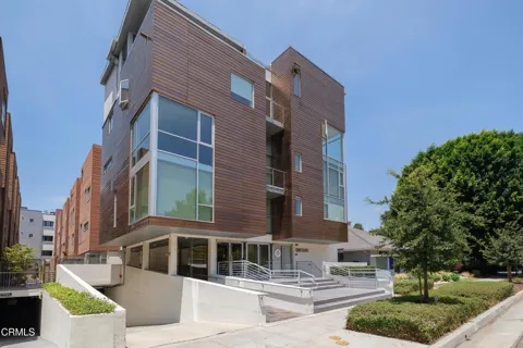 141 S Hudson Avenue #104