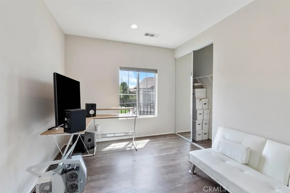 16702 Nicklaus #83 Sylmar, CA 91342