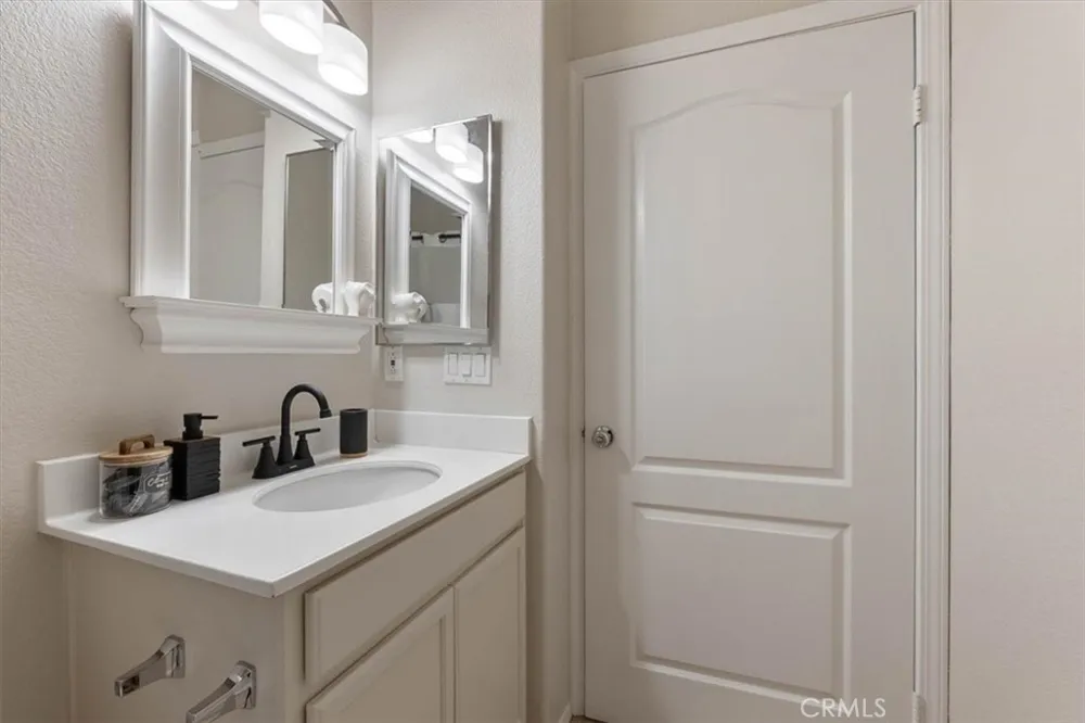 16702 Nicklaus #83 Sylmar, CA 91342
