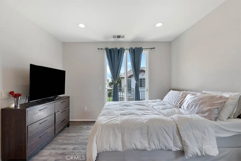 16702 Nicklaus #83 Sylmar, CA 91342