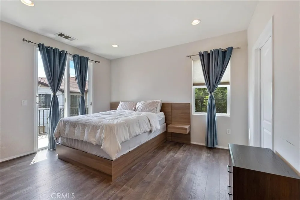 16702 Nicklaus #83 Sylmar, CA 91342