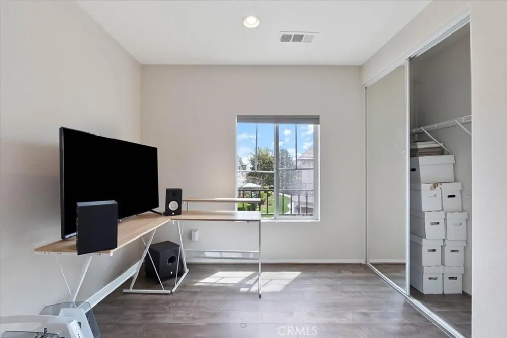 16702 Nicklaus #83 Sylmar, CA 91342