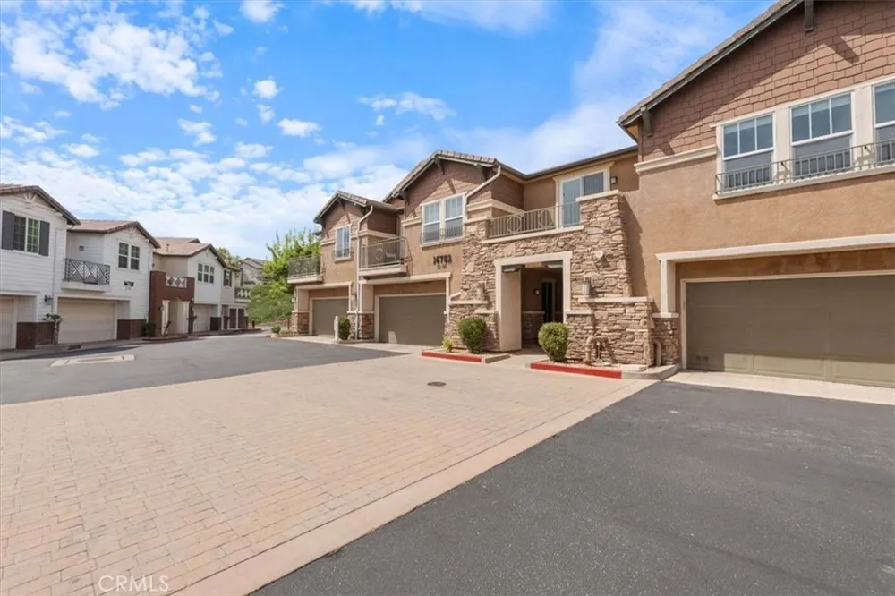 16702 Nicklaus #83 Sylmar, CA 91342