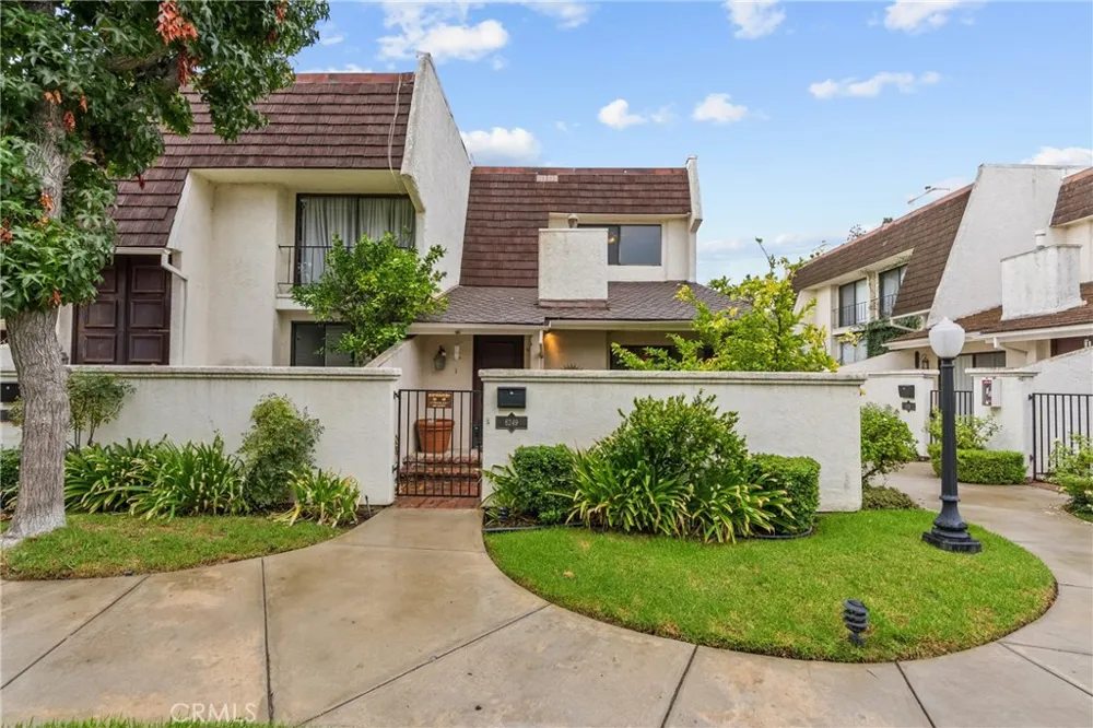 6249 Randi Avenue Woodland Hills, CA 91367