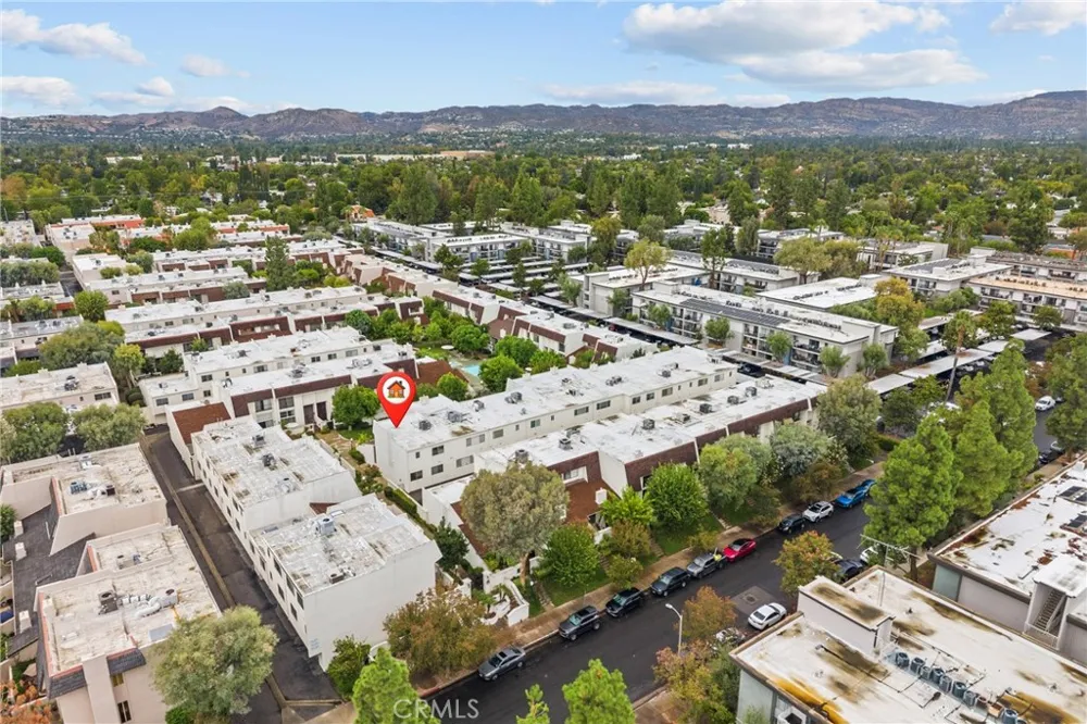 6249 Randi Avenue Woodland Hills, CA 91367