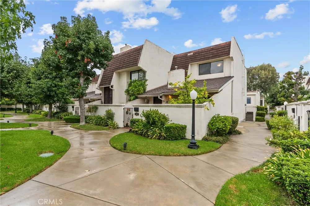 6249 Randi Avenue Woodland Hills, CA 91367