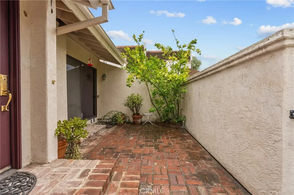 6249 Randi Avenue Woodland Hills, CA 91367