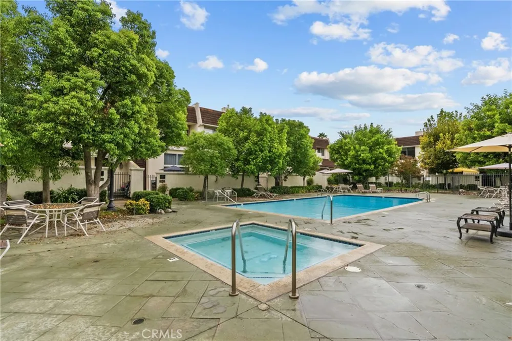 6249 Randi Avenue Woodland Hills, CA 91367