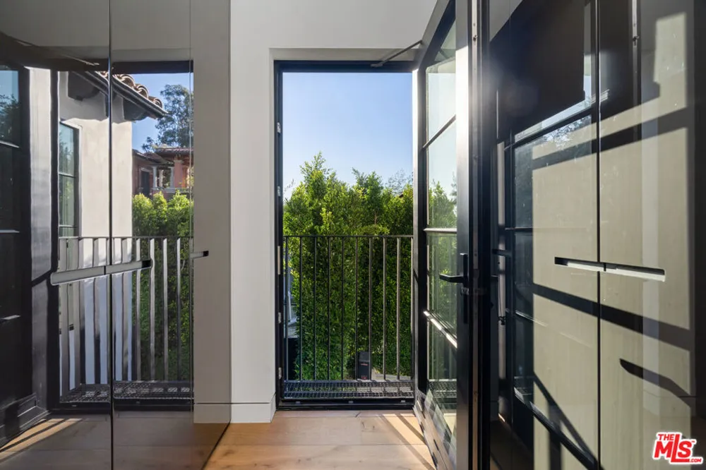 1146 Sierra Alta Way Los Angeles, CA 90069