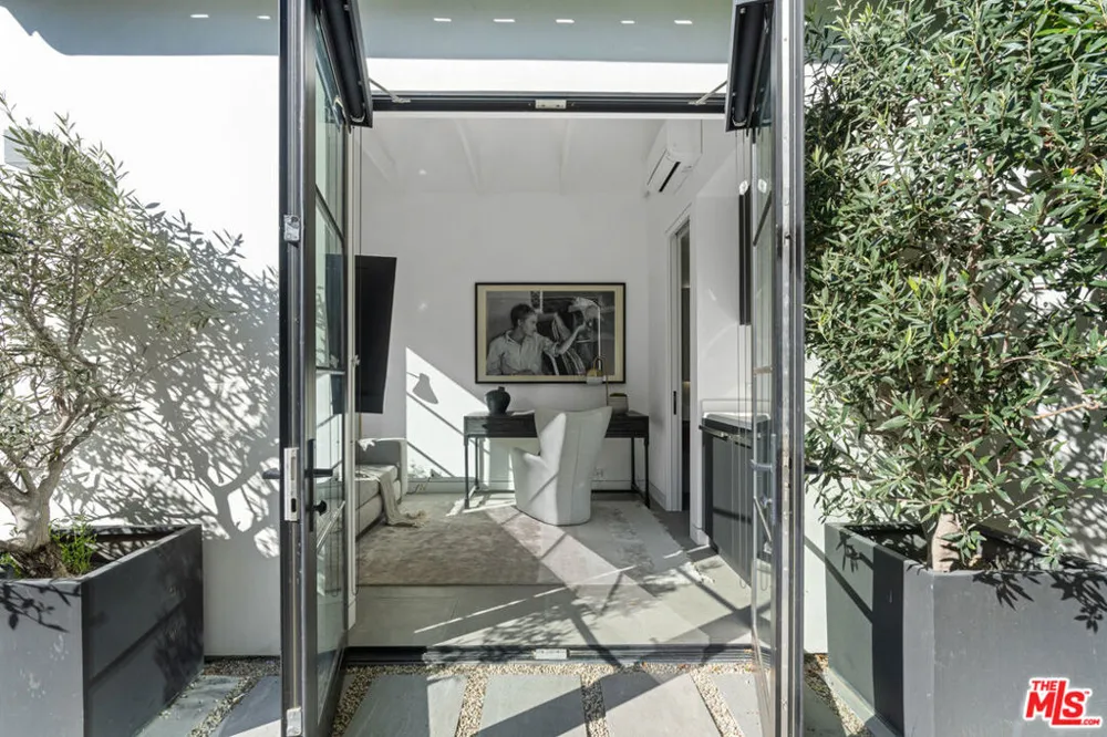 1146 Sierra Alta Way Los Angeles, CA 90069