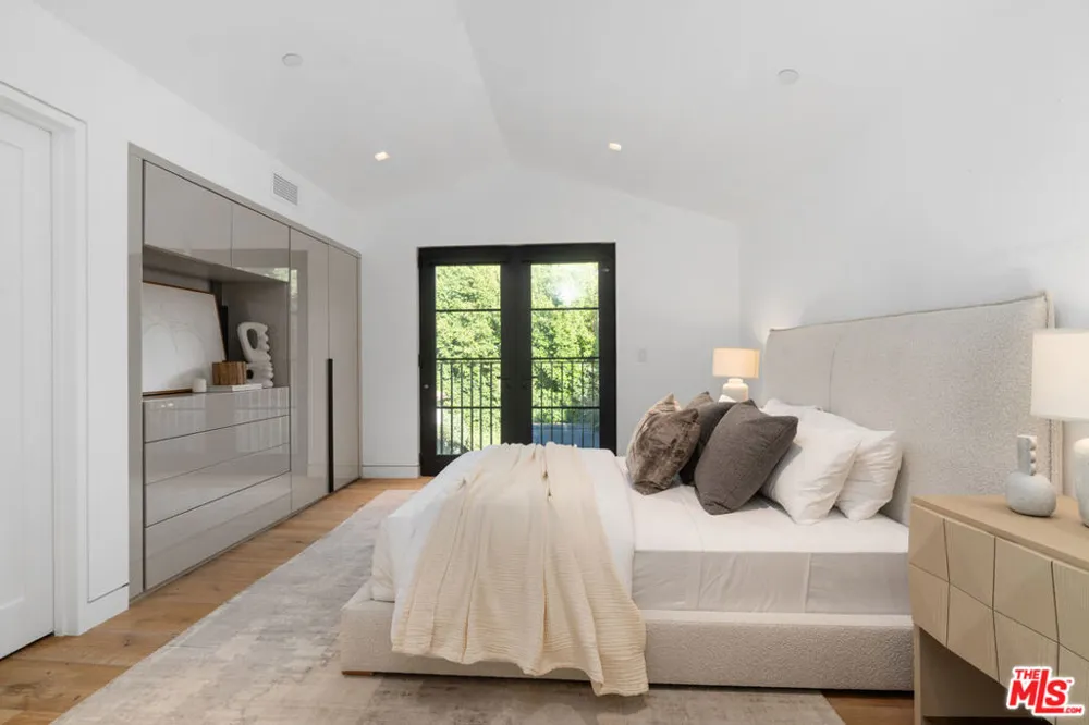 1146 Sierra Alta Way Los Angeles, CA 90069