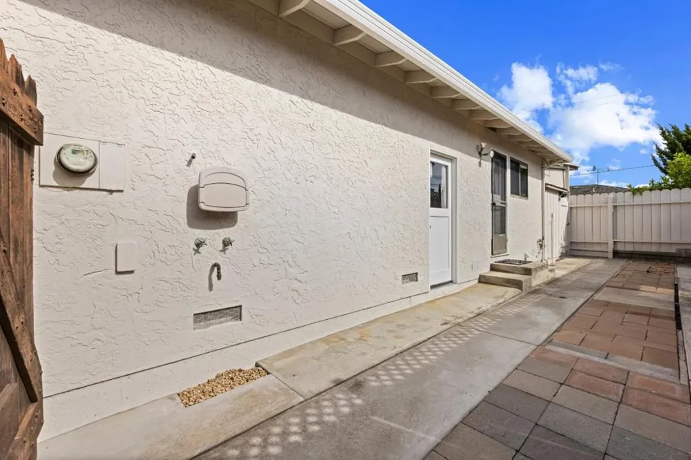 21446 Holly Oak Drive Cupertino, CA 95014