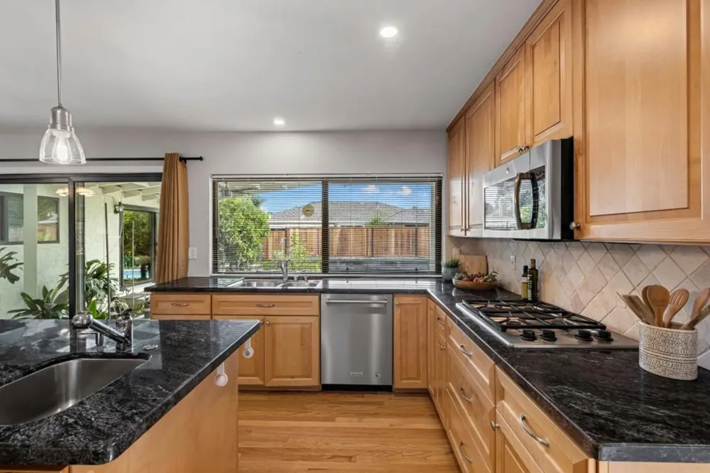 21446 Holly Oak Drive Cupertino, CA 95014