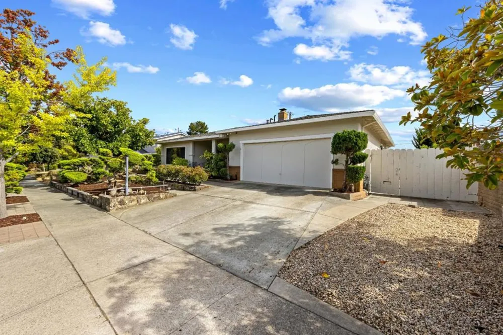 21446 Holly Oak Drive Cupertino, CA 95014