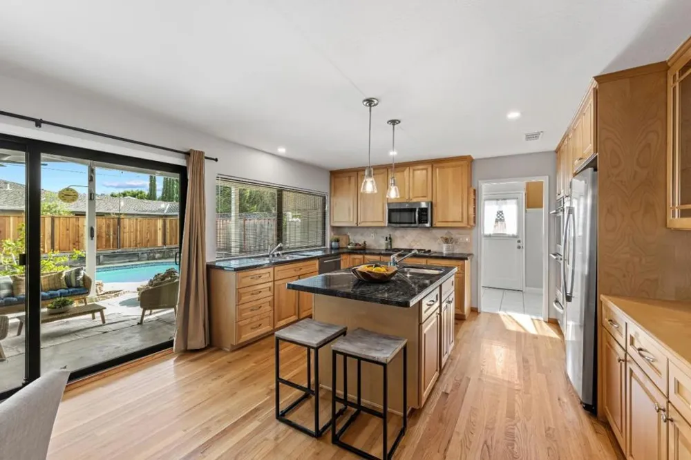 21446 Holly Oak Drive Cupertino, CA 95014
