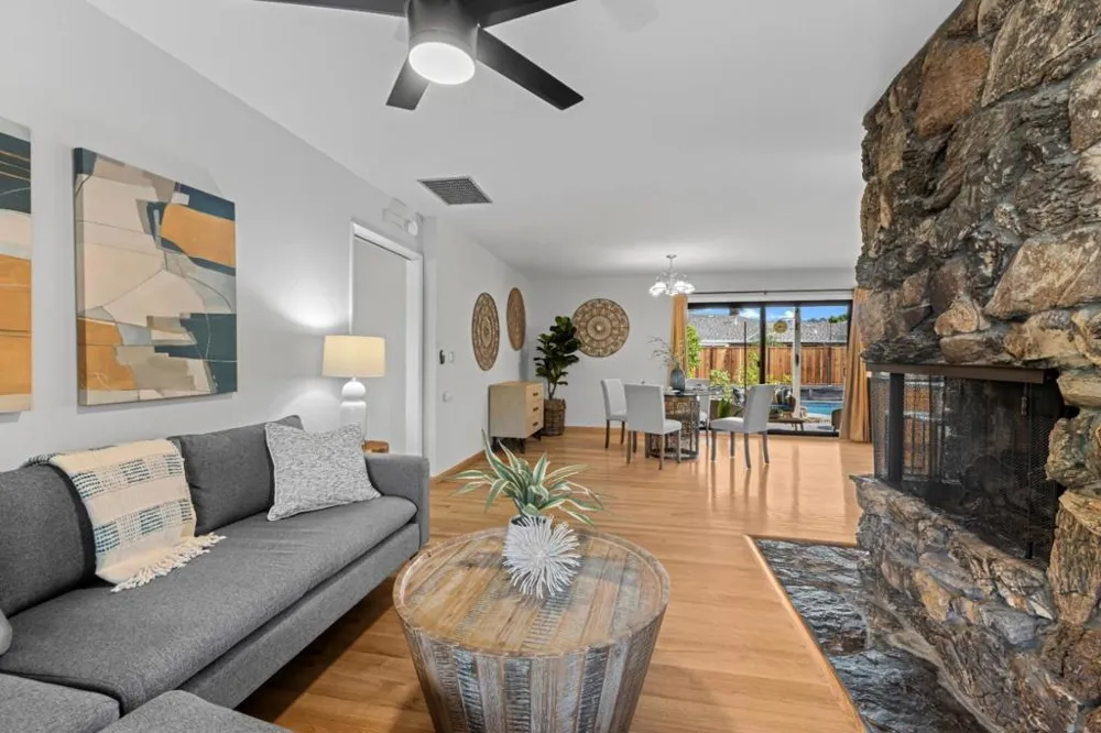 21446 Holly Oak Drive Cupertino, CA 95014