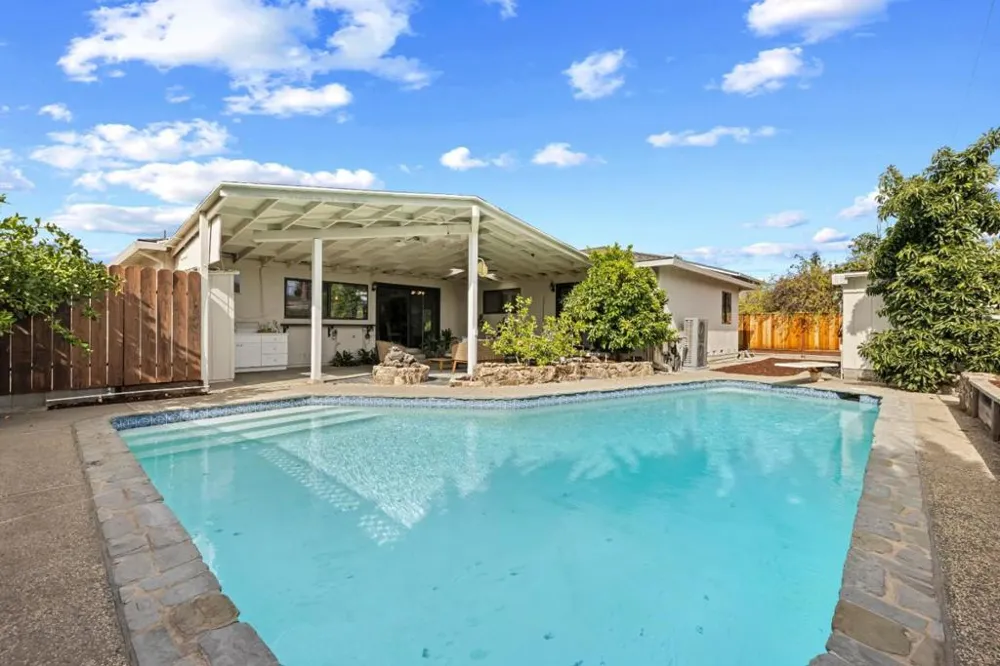 21446 Holly Oak Drive Cupertino, CA 95014