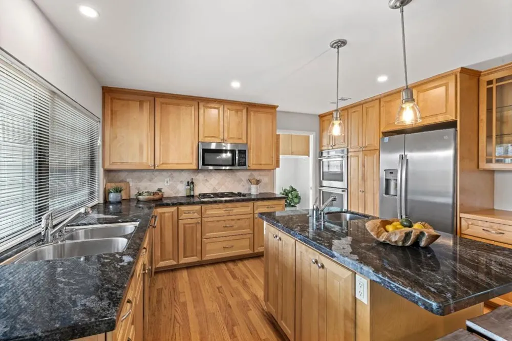 21446 Holly Oak Drive Cupertino, CA 95014