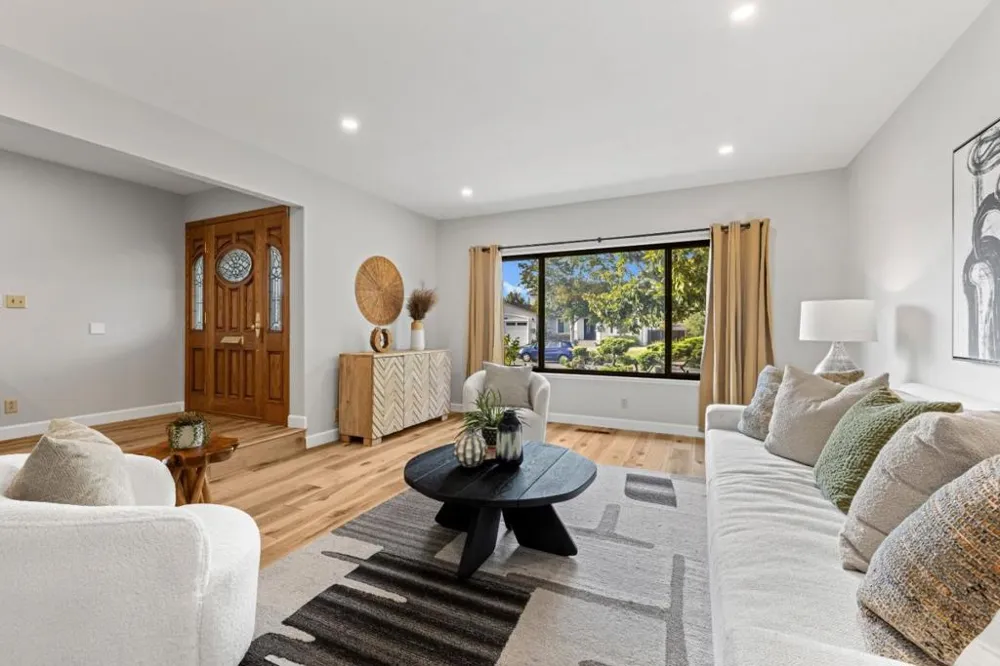 21446 Holly Oak Drive Cupertino, CA 95014