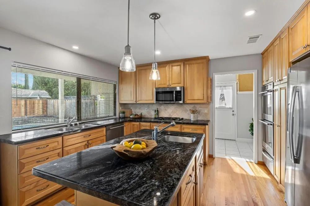 21446 Holly Oak Drive Cupertino, CA 95014