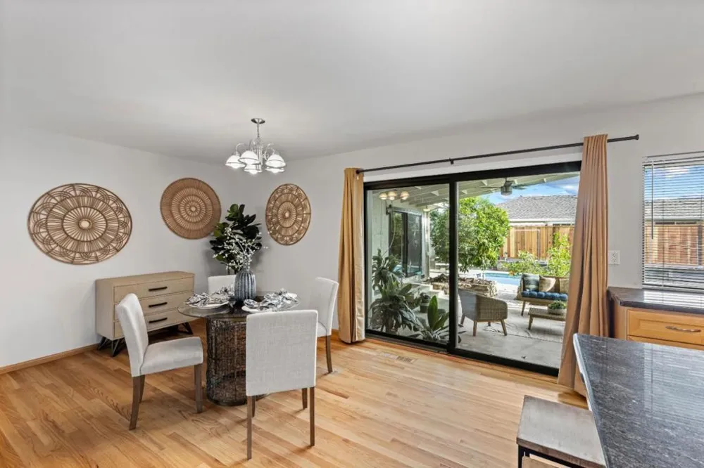 21446 Holly Oak Drive Cupertino, CA 95014