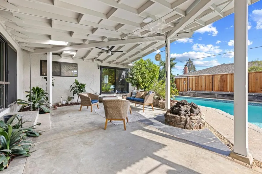 21446 Holly Oak Drive Cupertino, CA 95014