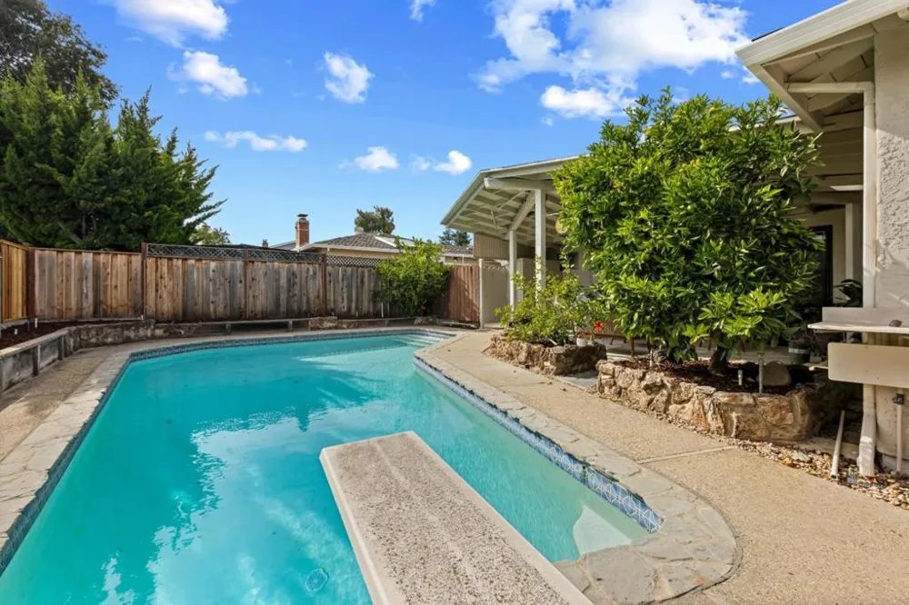21446 Holly Oak Drive Cupertino, CA 95014