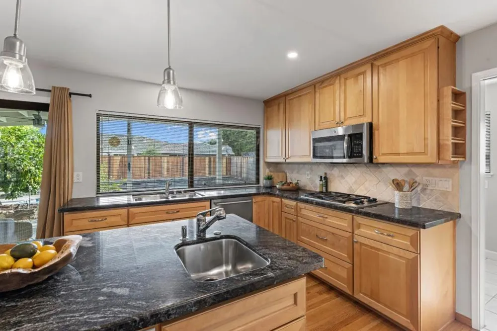 21446 Holly Oak Drive Cupertino, CA 95014