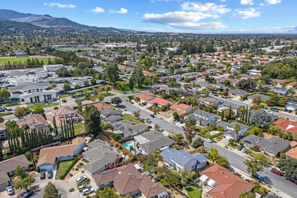 21446 Holly Oak Drive Cupertino, CA 95014