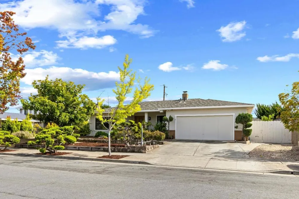21446 Holly Oak Drive Cupertino, CA 95014
