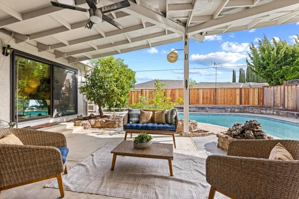 21446 Holly Oak Drive Cupertino, CA 95014
