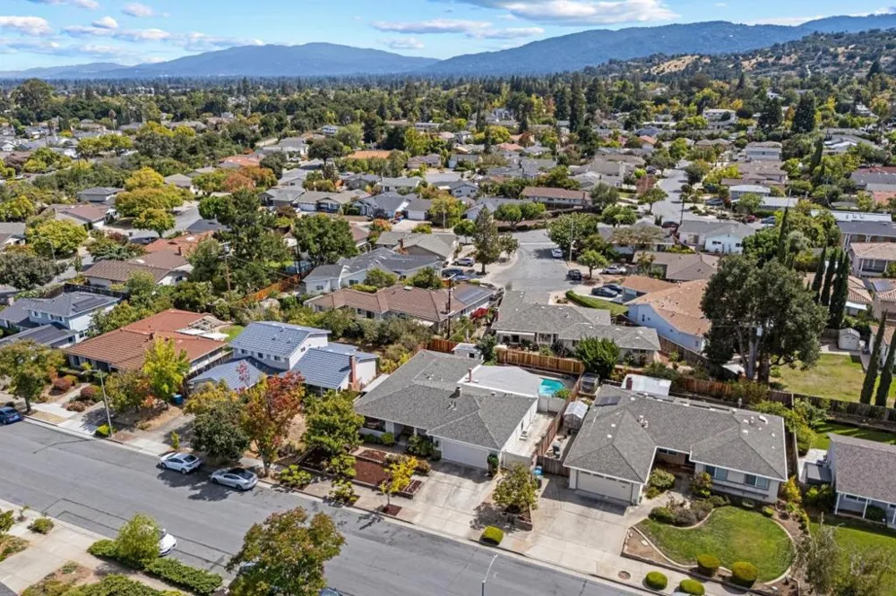 21446 Holly Oak Drive Cupertino, CA 95014