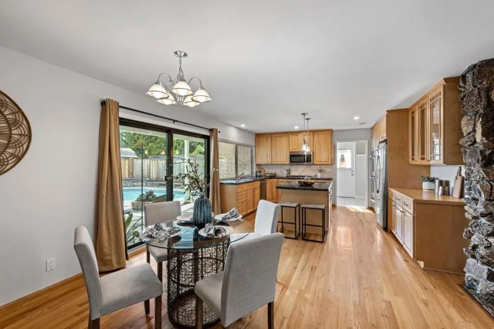 21446 Holly Oak Drive Cupertino, CA 95014