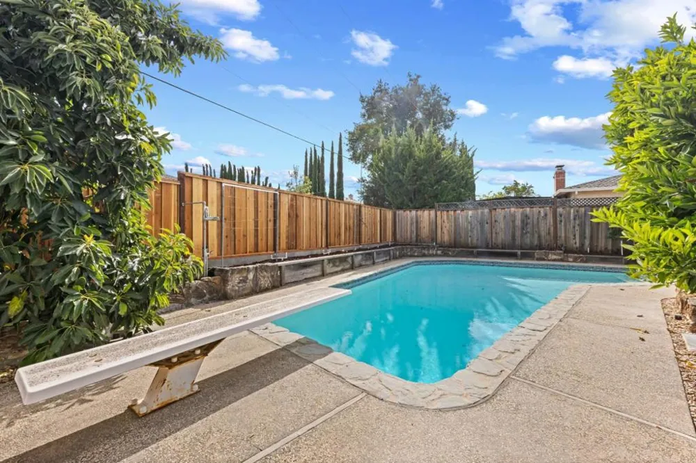 21446 Holly Oak Drive Cupertino, CA 95014