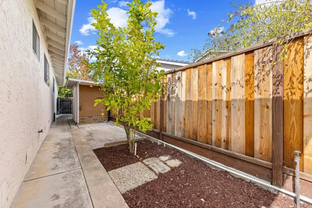 21446 Holly Oak Drive Cupertino, CA 95014