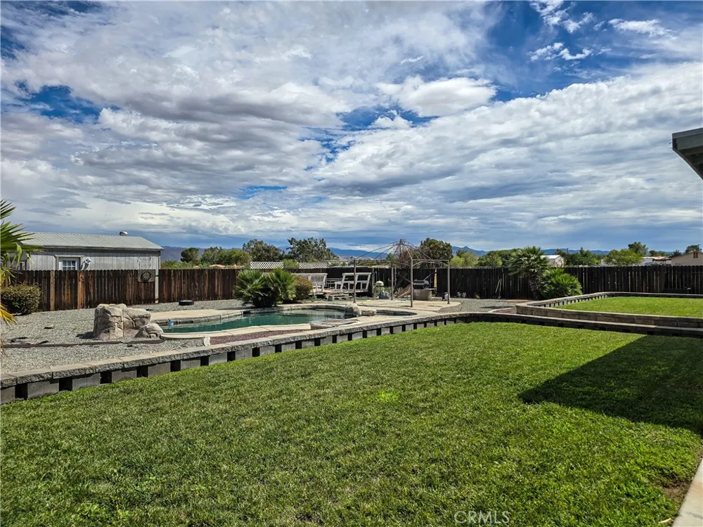 11043 Pinon Avenue Hesperia, CA 92345