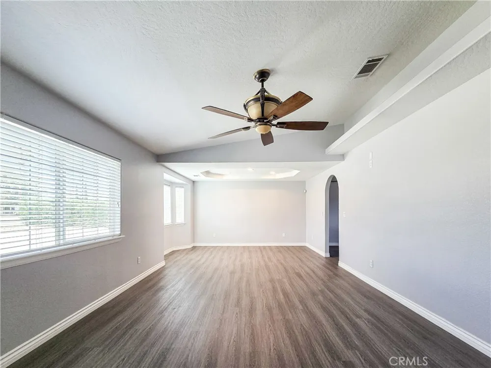 11043 Pinon Avenue Hesperia, CA 92345